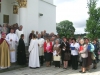 Raseinių choristai ir kunigai prie koplyčios