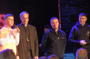 Vyskupas A.Poniškaitis, Druskininkų parapijų kunigai ir organizatorius R.Jucevičius